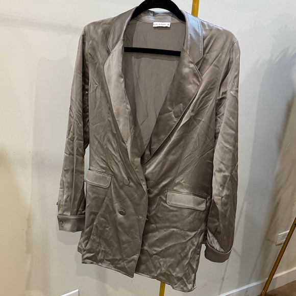 Silk Laundry Relaxed Blazer in slate or hazelnut sandwashed silk. - Picture 2 of 9